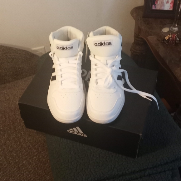 Adidas - Picture 2 of 5